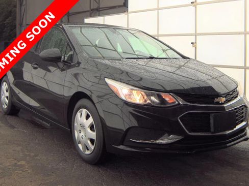 Used 2017 Chevrolet Cruze LS FWD image 3