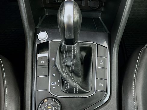 Used 2021 Volkswagen Tiguan SEL AWD/4WD image 24