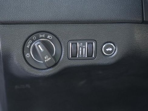 Used 2023 Chrysler 300 S image 41