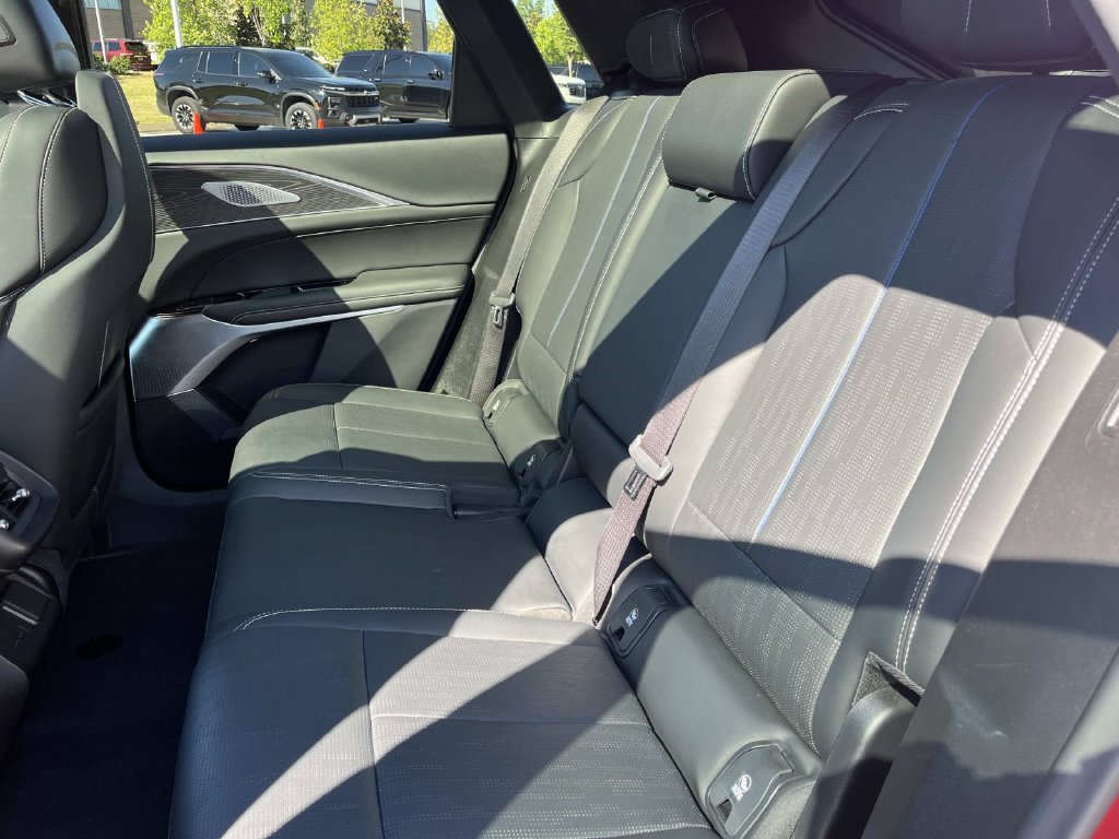 Used 2024 Cadillac Lyriq Luxury RWD image 18