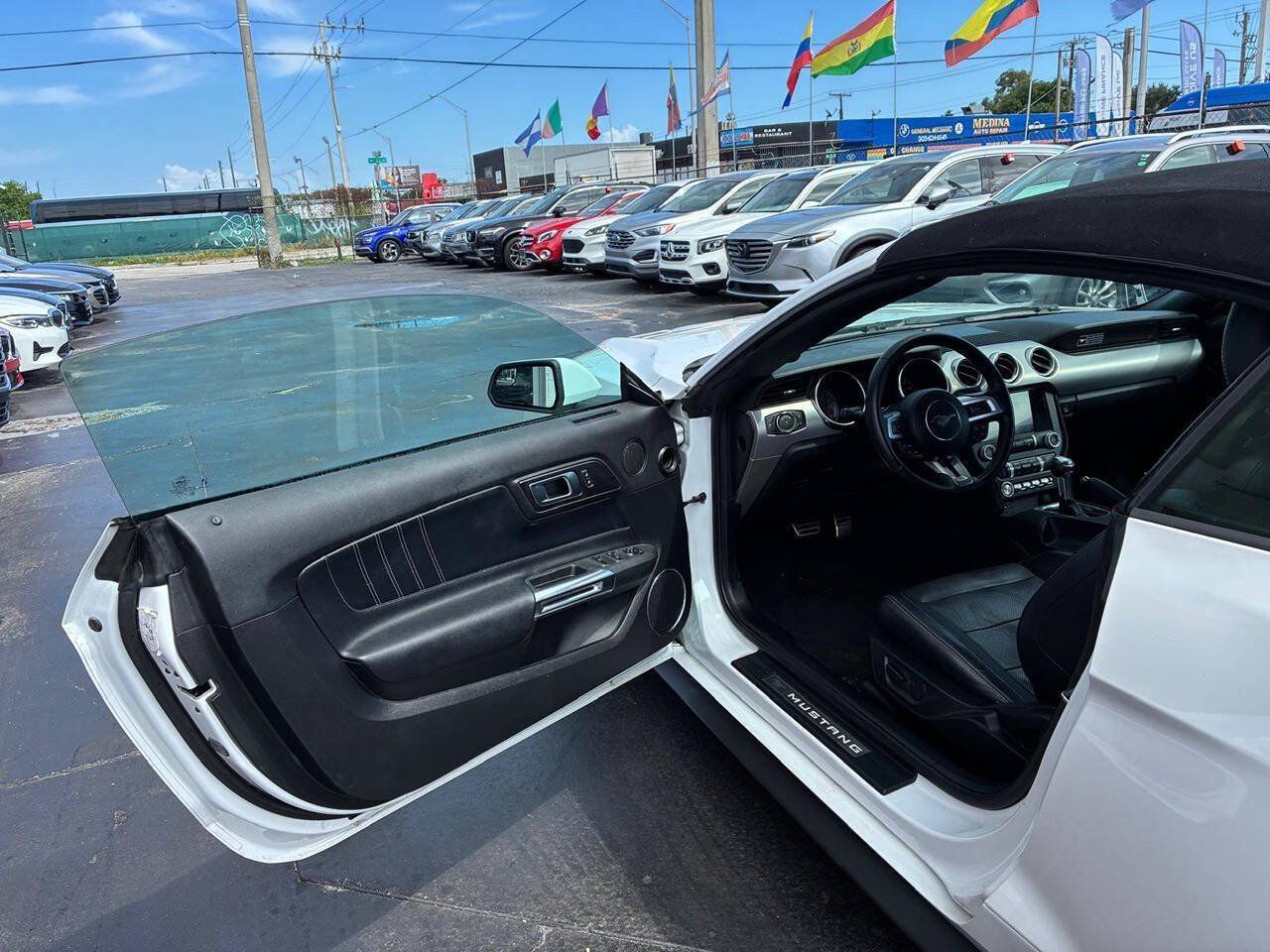 Used 2020 Ford Mustang Premium RWD image 4