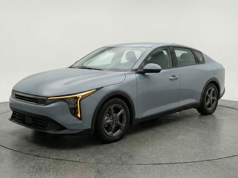 Used 2025 Kia K4 FWD image 3