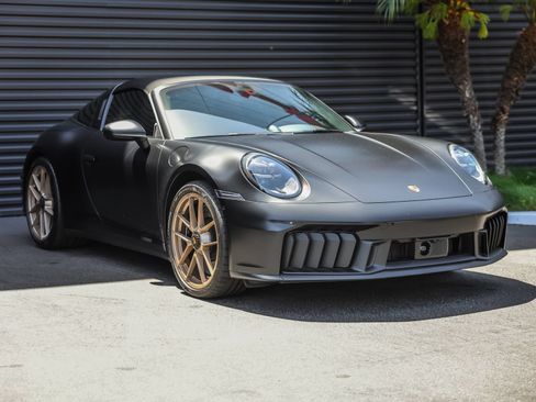 Certified 2025 Porsche 911 Targa 4 GTS AWD/4WD image 6