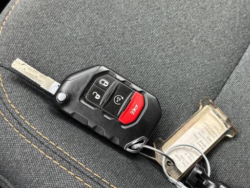 Used 2025 Jeep Wrangler Unlimited Sahara AWD/4WD image 15