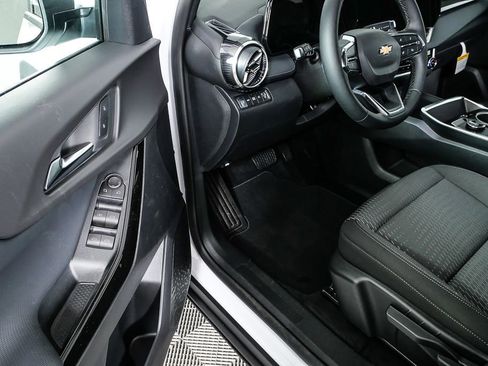 New 2026 Chevrolet Equinox LT image 7