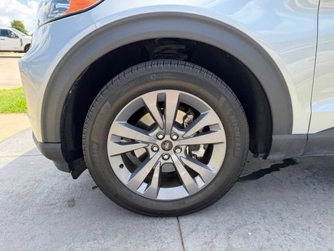 Used 2023 Ford Explorer XLT w/ Equipment Group 202A RWD image 4