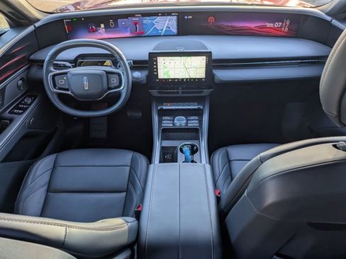 Used 2025 Lincoln Nautilus Premier w/ Equipment Group 102A image 18