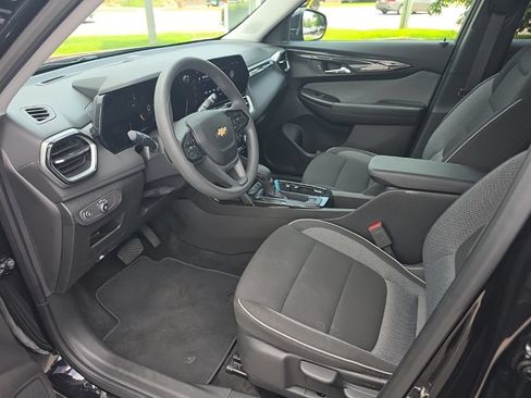 Used 2025 Chevrolet TrailBlazer LT AWD/4WD image 8