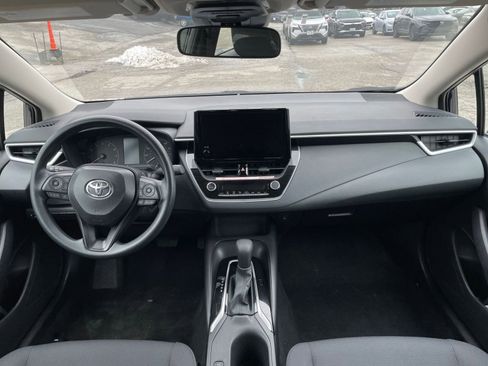 Used 2025 Toyota Corolla LE image 31