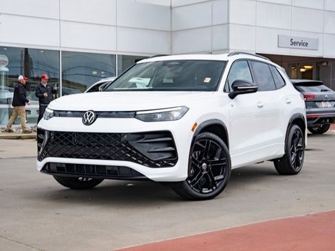 New 2026 Volkswagen Tiguan SE R-Line image 2