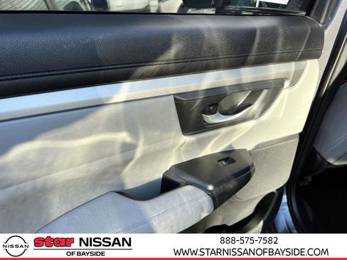 Used 2017 Honda CR-V LX image 11