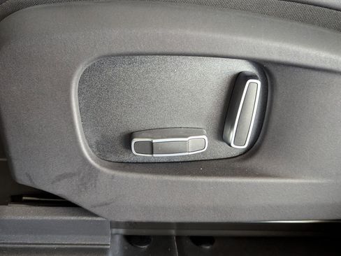 Certified 2025 Land Rover Defender 110 image 13