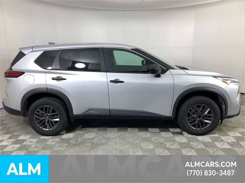 Used 2024 Nissan Rogue S image 10