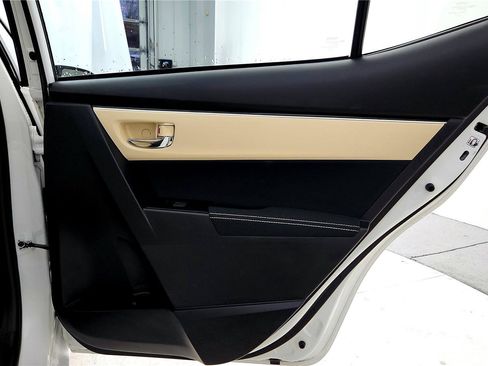 Certified 2018 Toyota Corolla LE image 31