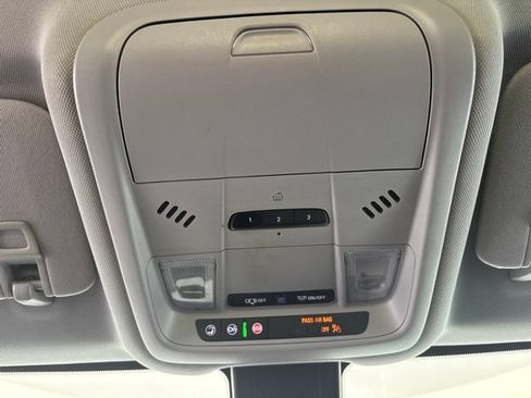 Used 2020 Chevrolet Equinox Premier FWD image 9