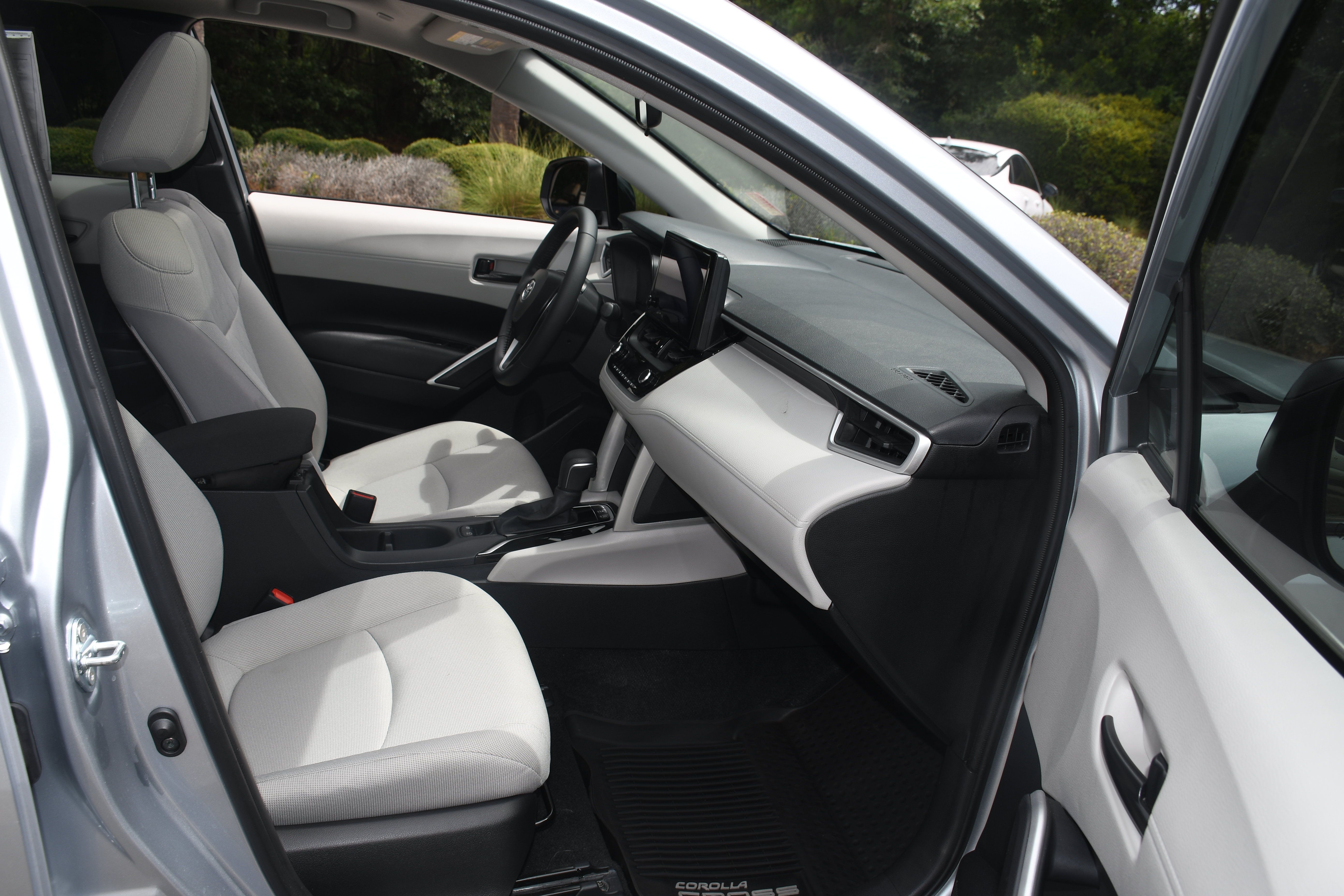 Certified 2025 Toyota Corolla Cross LE w/ Moonroof Package FWD image 20