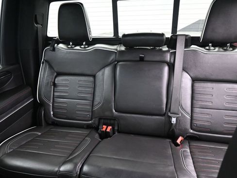 Used 2025 GMC Sierra 2500 AT4X image 2