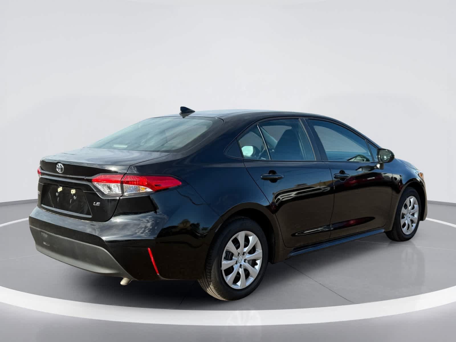 Used 2026 Toyota Corolla LE FWD image 6