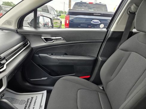 Used 2025 Kia Sportage LX FWD image 15