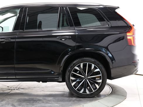 Used 2025 Volvo XC90 T8 Plus w/ Protection Package Premier AWD/4WD image 8
