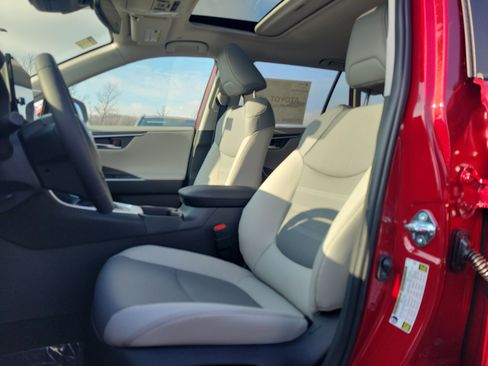 New 2025 Toyota RAV4 Limited image 19