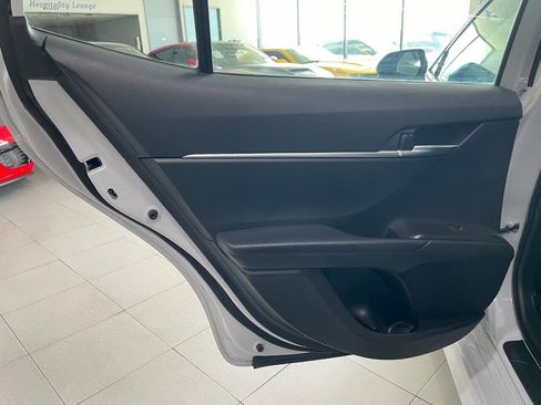 Used 2024 Toyota Camry SE image 16