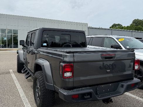 Used 2023 Jeep Gladiator Sport AWD/4WD image 2