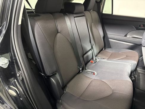 Used 2023 Toyota Highlander LE AWD/4WD image 15