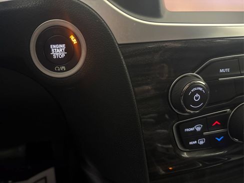 Used 2018 Chrysler 300 Touring RWD image 35