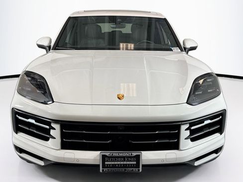 Used 2024 Porsche Cayenne image 2