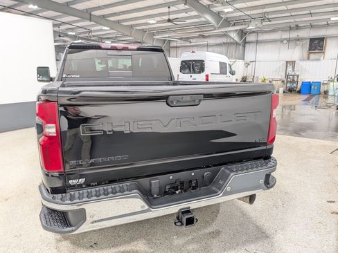 Used 2020 Chevrolet Silverado 2500 LTZ w/ LTZ Premium Package AWD/4WD image 4