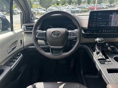 Used 2024 Toyota Sienna Platinum AWD/4WD image 16