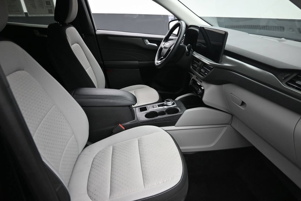Used 2023 Ford Escape Active w/ Tech Pack #2 AWD/4WD image 9