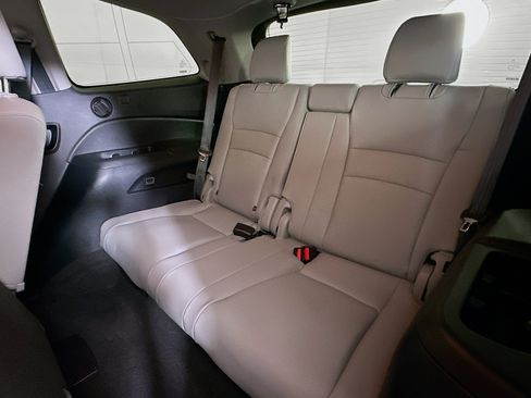 Used 2017 Honda Pilot Touring image 30