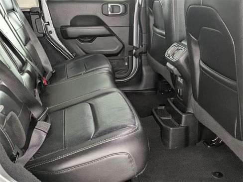 Used 2020 Jeep Wrangler Unlimited Sahara image 25
