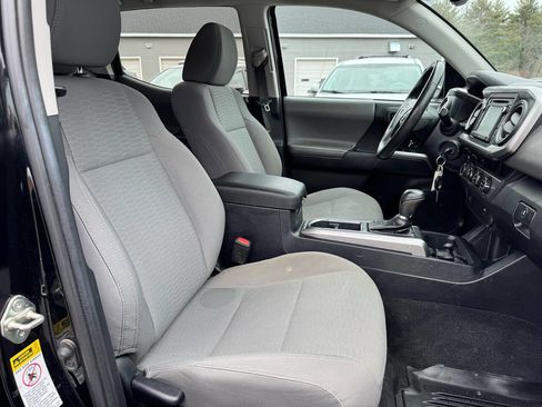 Used 2017 Toyota Tacoma SR5 image 19
