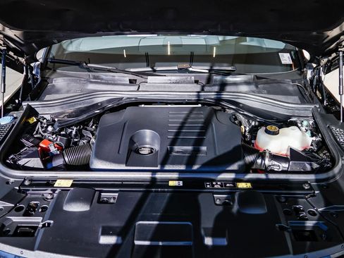 Used 2025 Land Rover Range Rover Sport Dynamic SE image 19