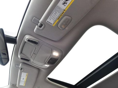 Used 2023 Chrysler Pacifica Limited FWD image 21