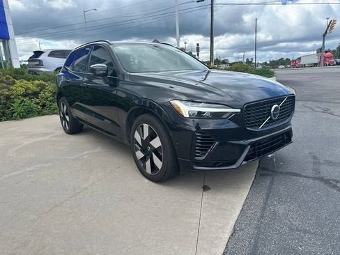 Used 2025 Volvo XC60 T8 Plus w/ Protection Package Premier AWD/4WD image 3