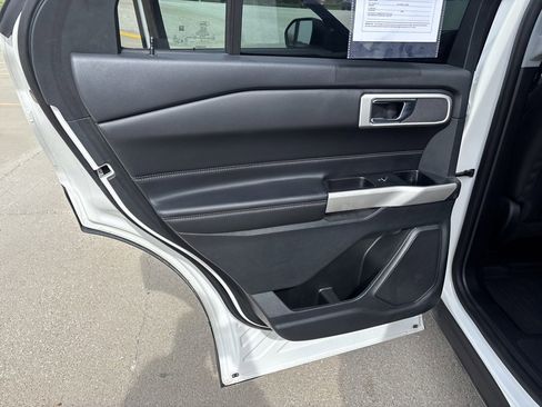 Used 2022 Ford Explorer XLT image 24
