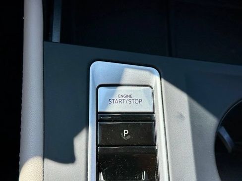 Used 2024 Volkswagen Atlas SE FWD image 29