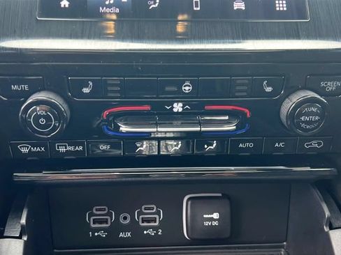 Used 2025 Jeep Grand Cherokee Laredo X w/ Luxury Tech Group I AWD/4WD image 28
