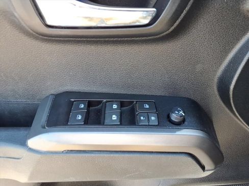 Used 2022 Toyota Tacoma TRD Sport w/ Technology Package AWD/4WD image 18