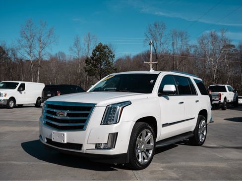 Used 2018 Cadillac Escalade Luxury image 1