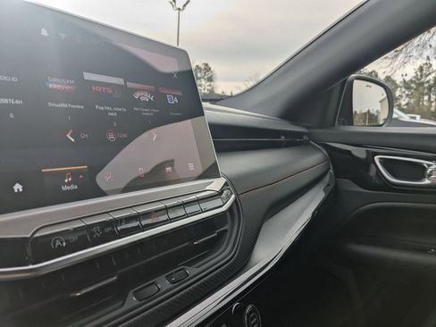 Used 2024 Jeep Compass Trailhawk image 23