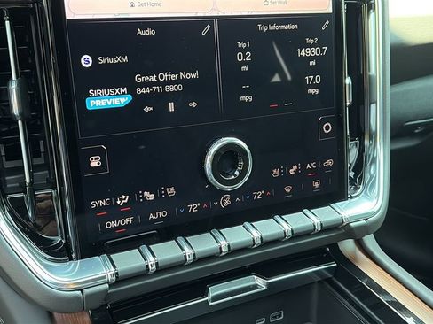 Used 2025 GMC Yukon Denali w/ Sun & Power Step Package AWD/4WD image 18