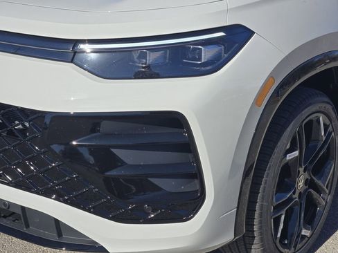 New 2026 Volkswagen Tiguan SE R-Line image 6