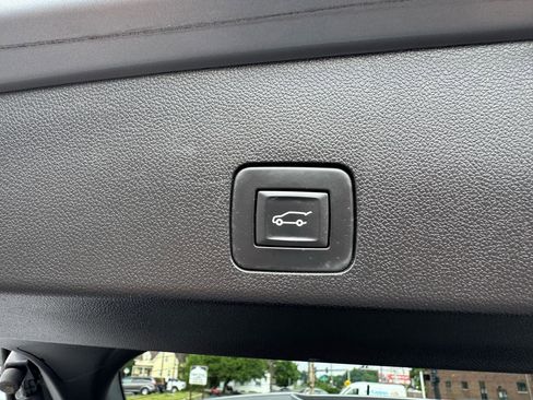 Used 2023 Buick Encore GX Select w/ Sport Touring Package FWD image 25