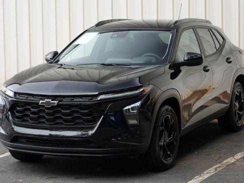Used 2026 Chevrolet Trax LT w/ Midnight Edition FWD image 44