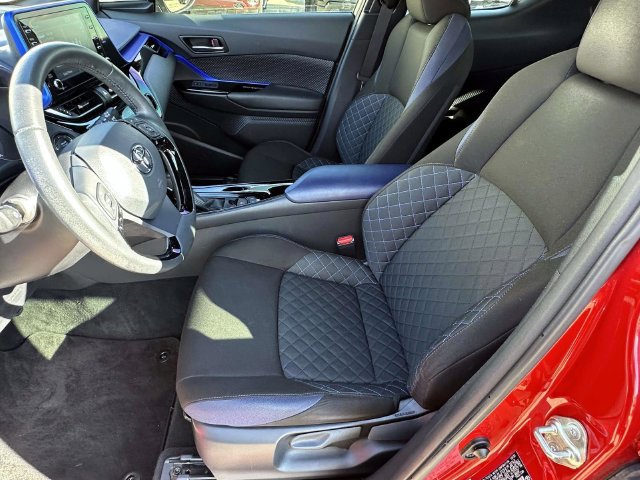 Used 2021 Toyota C-HR XLE FWD image 16